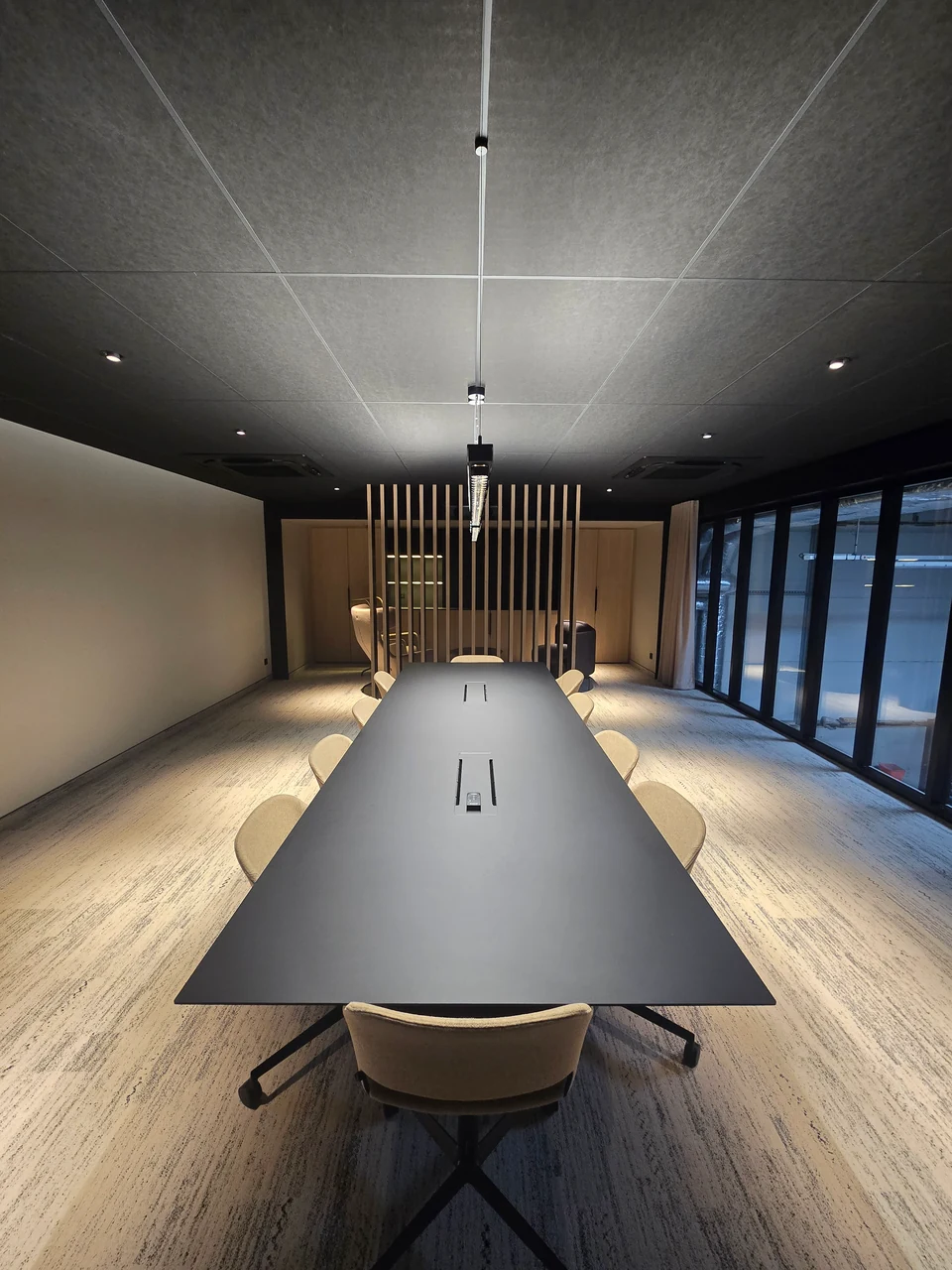Salle de réunion des locaux PETER Électricité à Metz