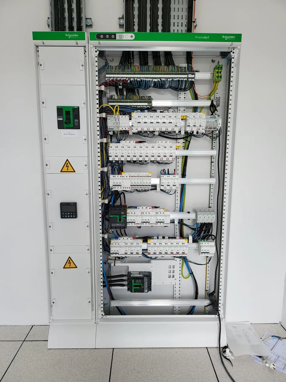 Tableau basse tension avec protections modulaires