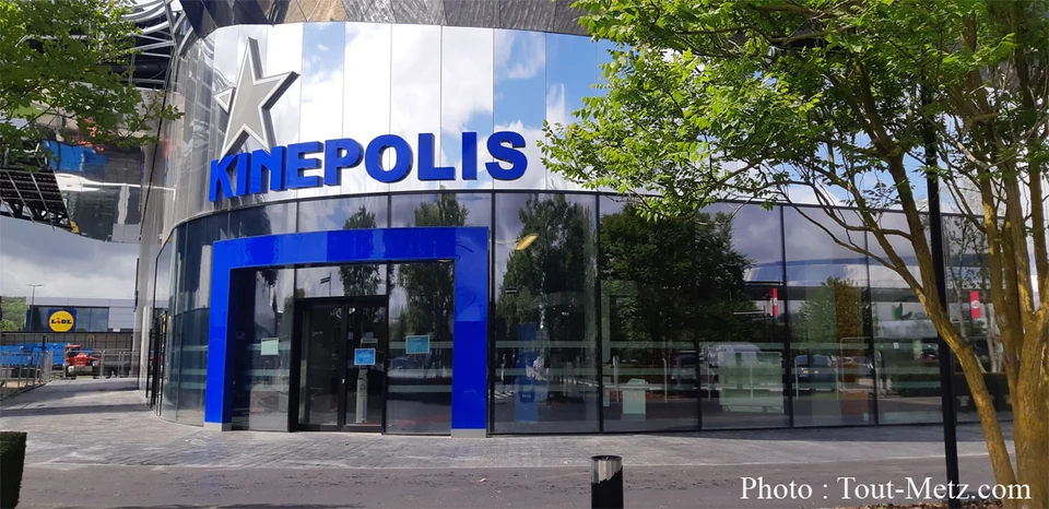 Entrée du cinéma Kinepolis Waves à Metz